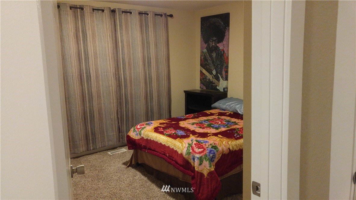 3741 Northeast 10th Street Renton, WA 98056 - Photo 14 of 19