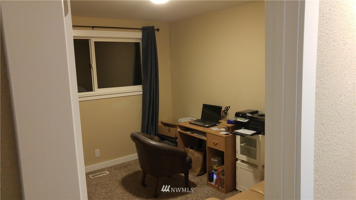 3741 Northeast 10th Street Renton, WA 98056 - Photo 16 of 19