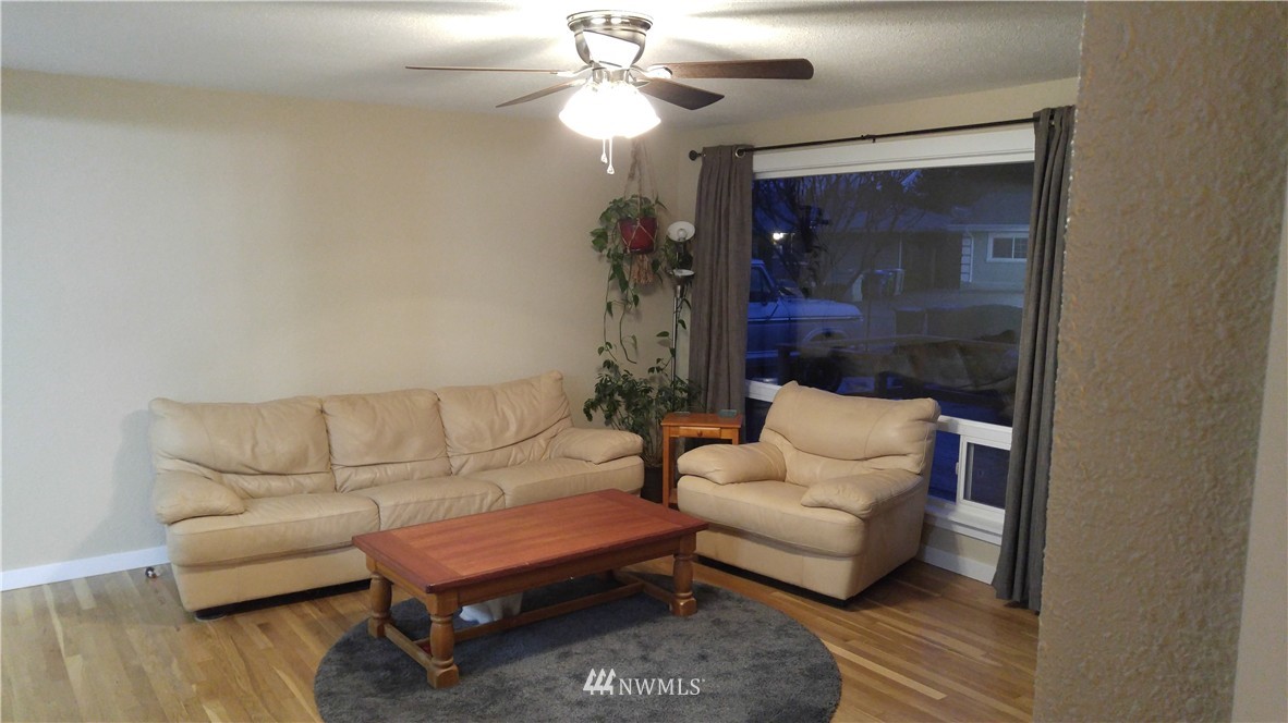 3741 Northeast 10th Street Renton, WA 98056 - Photo 4 of 19