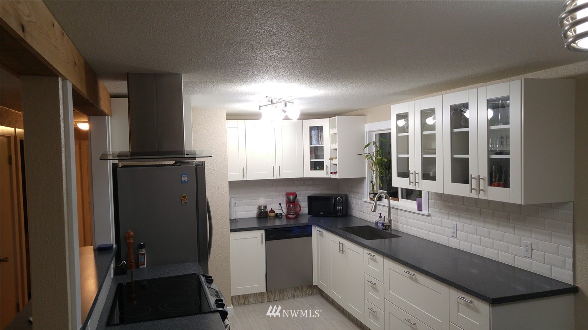 3741 Northeast 10th Street Renton, WA 98056 - Photo 8 of 19