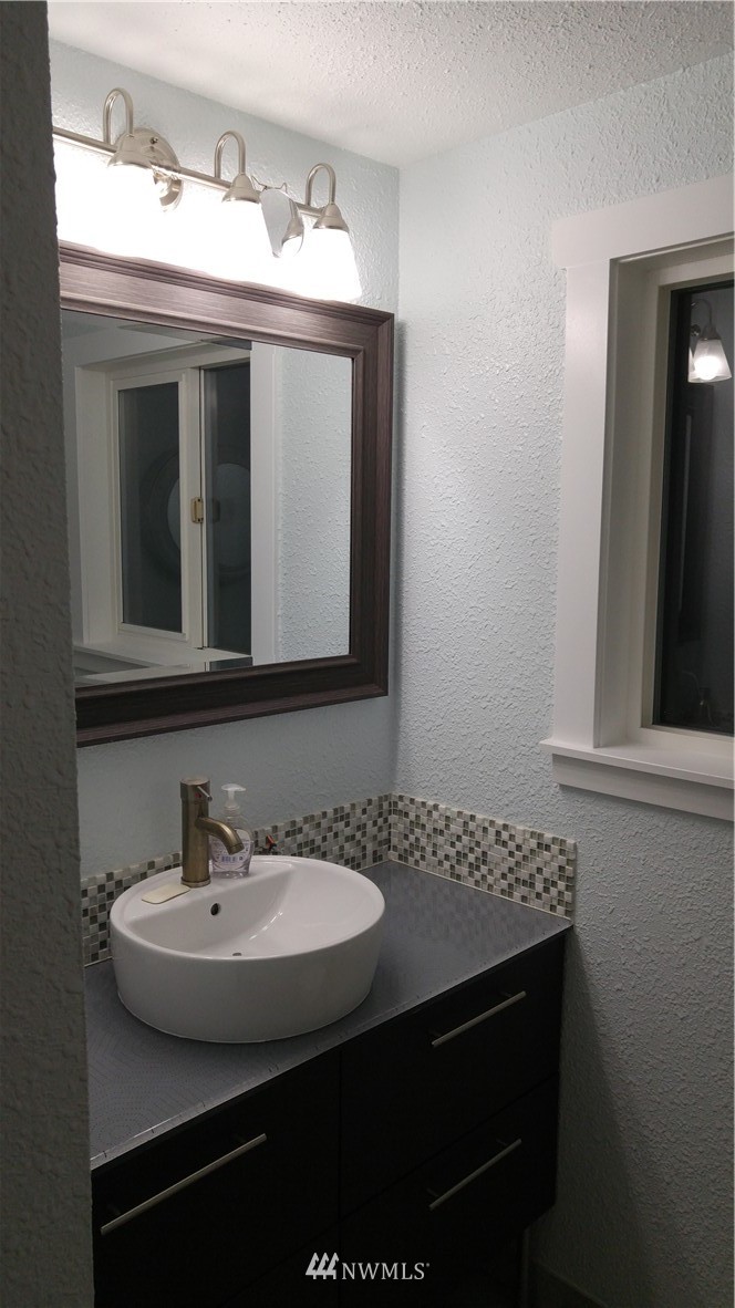 3741 Northeast 10th Street Renton, WA 98056 - Photo 10 of 19