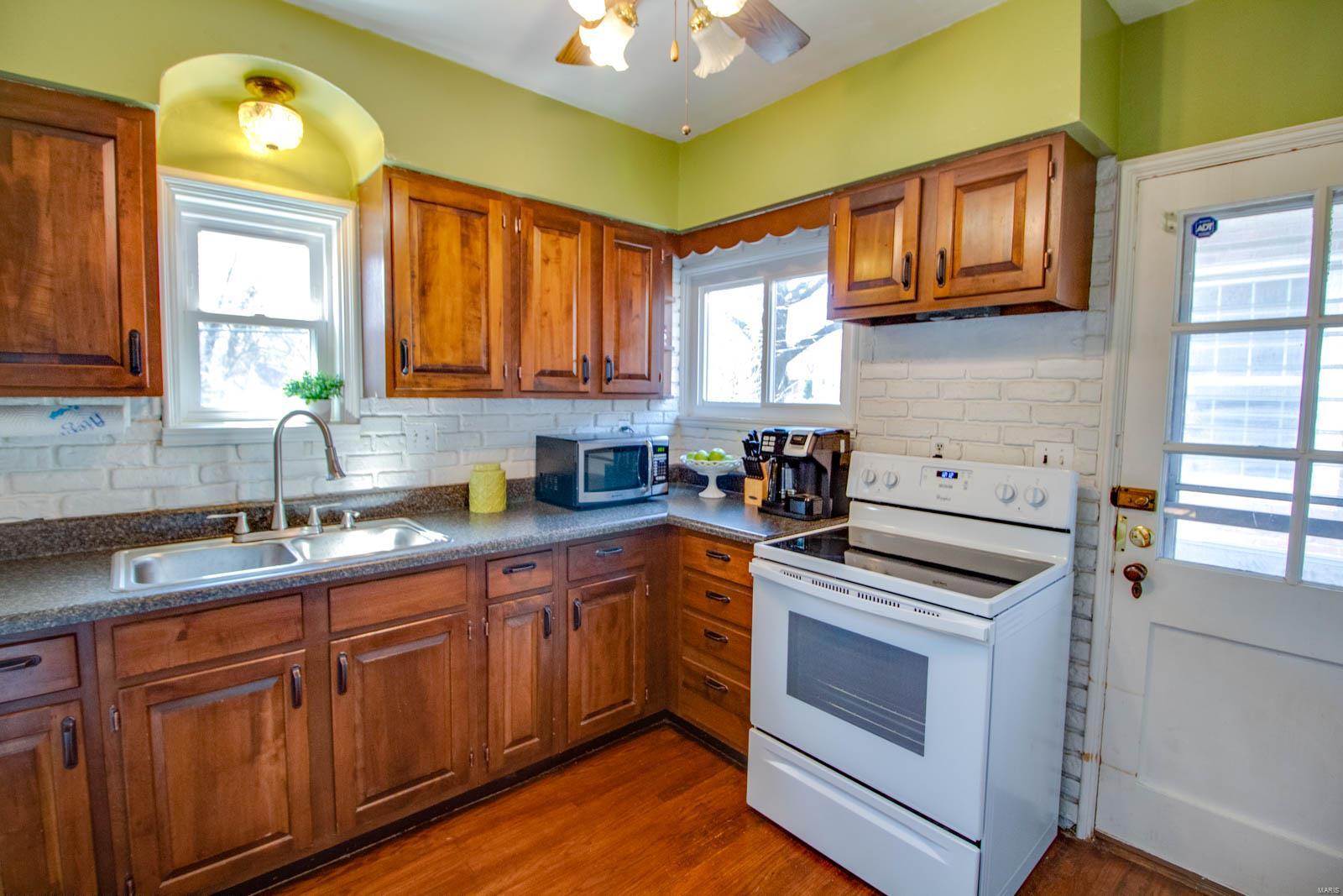 1112 Danforth Street Alton, IL 62002 - Photo 11 of 34 Gallery Image 11