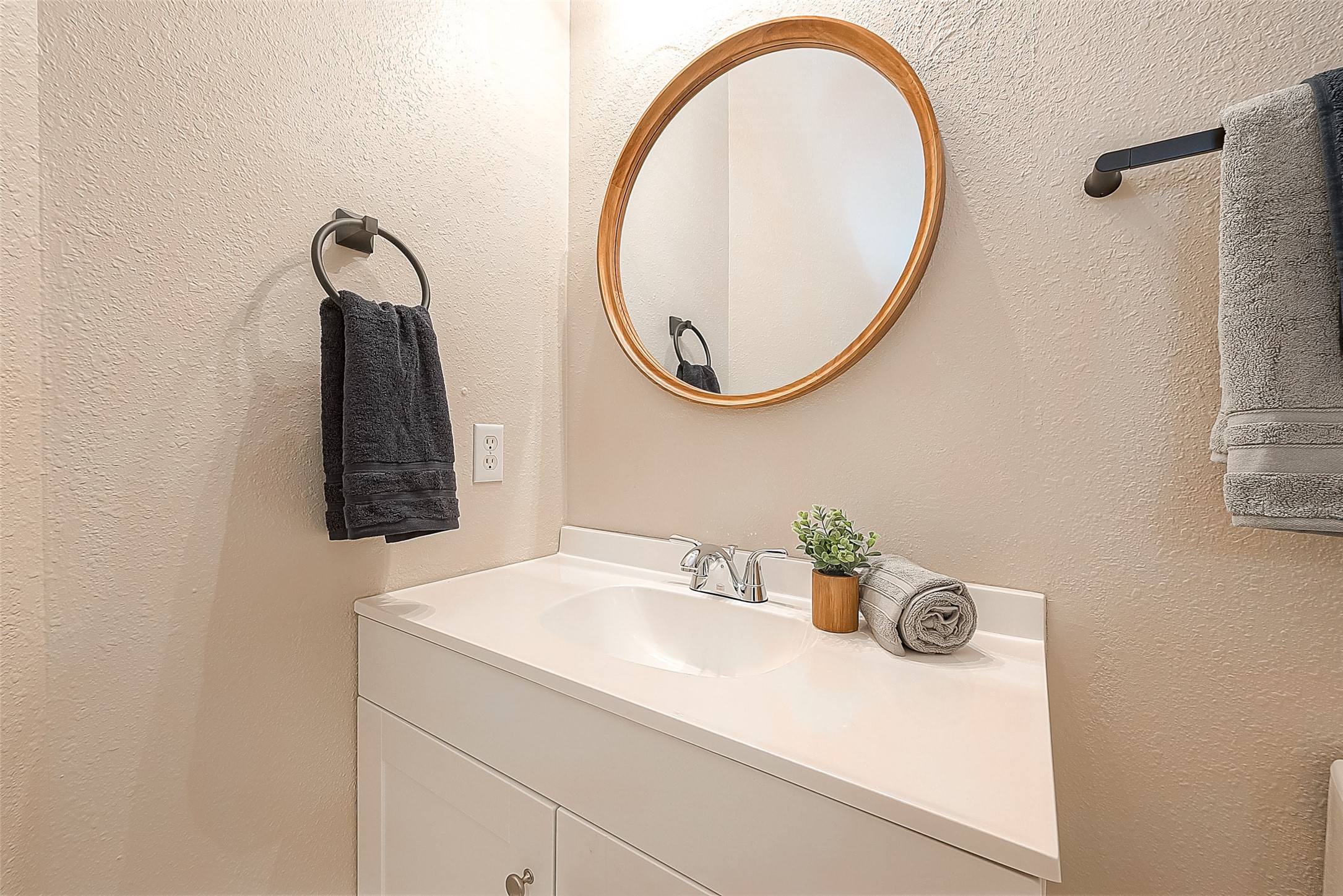 2910 Crescent Bend Road Spring, TX 77388 - Photo 21 of 30 a bathroom with a sink and a mirror