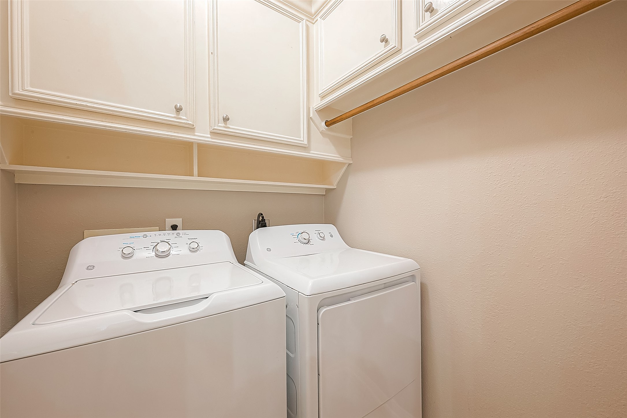2910 Crescent Bend Road Spring, TX 77388 - Photo 24 of 30 a utility room with dryer and washer