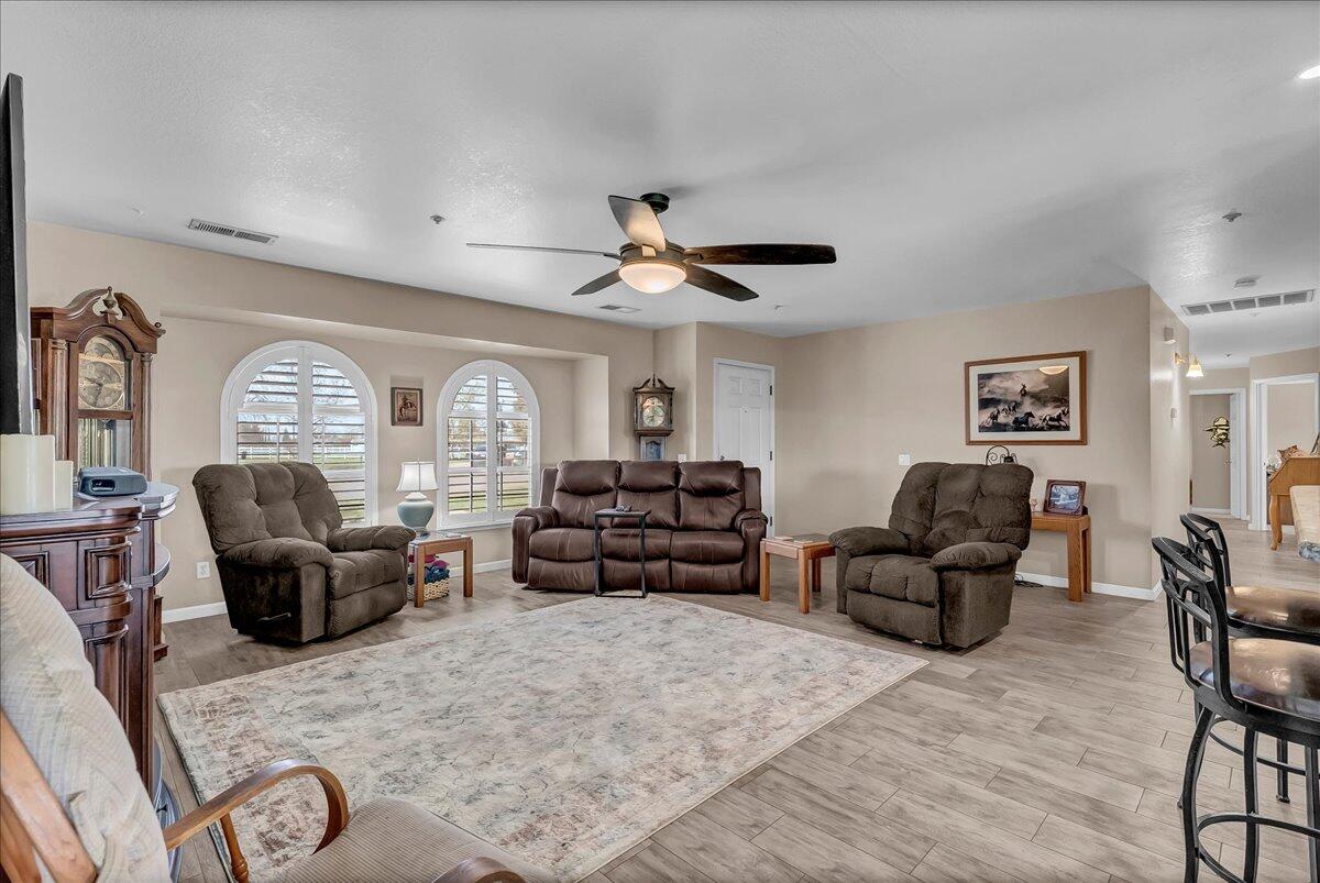 2166 Morris Court Exeter, CA 93221 - Photo 7 of 39 10-10