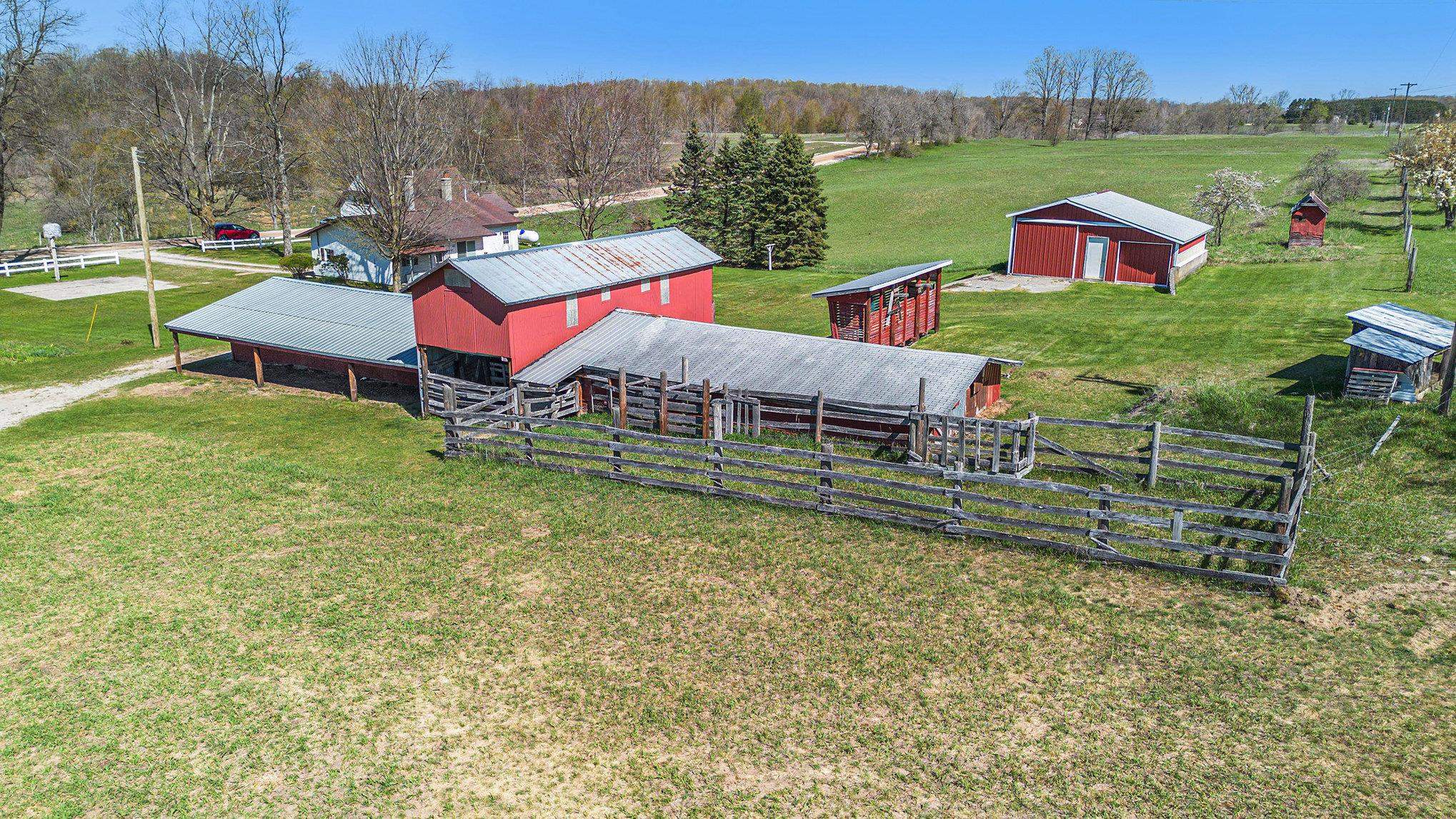 8400 North 7 Road Mesick, MI 49668 - Photo 40 of 54 1933758-c2ca4307-867c-4534-85e1-aa367db0faea.JPG