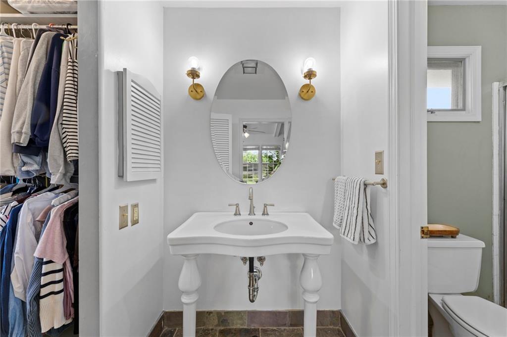 9718 Belinder Road Leawood, KS 66206 - Photo 13 of 23