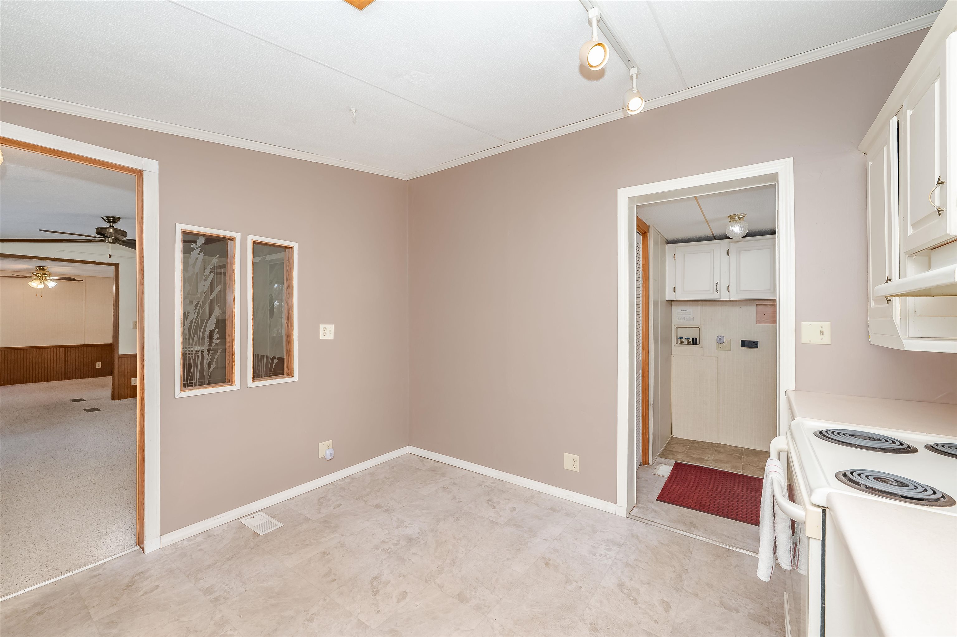 10 York Court Rochester, NH 03868 - Photo 4 of 45