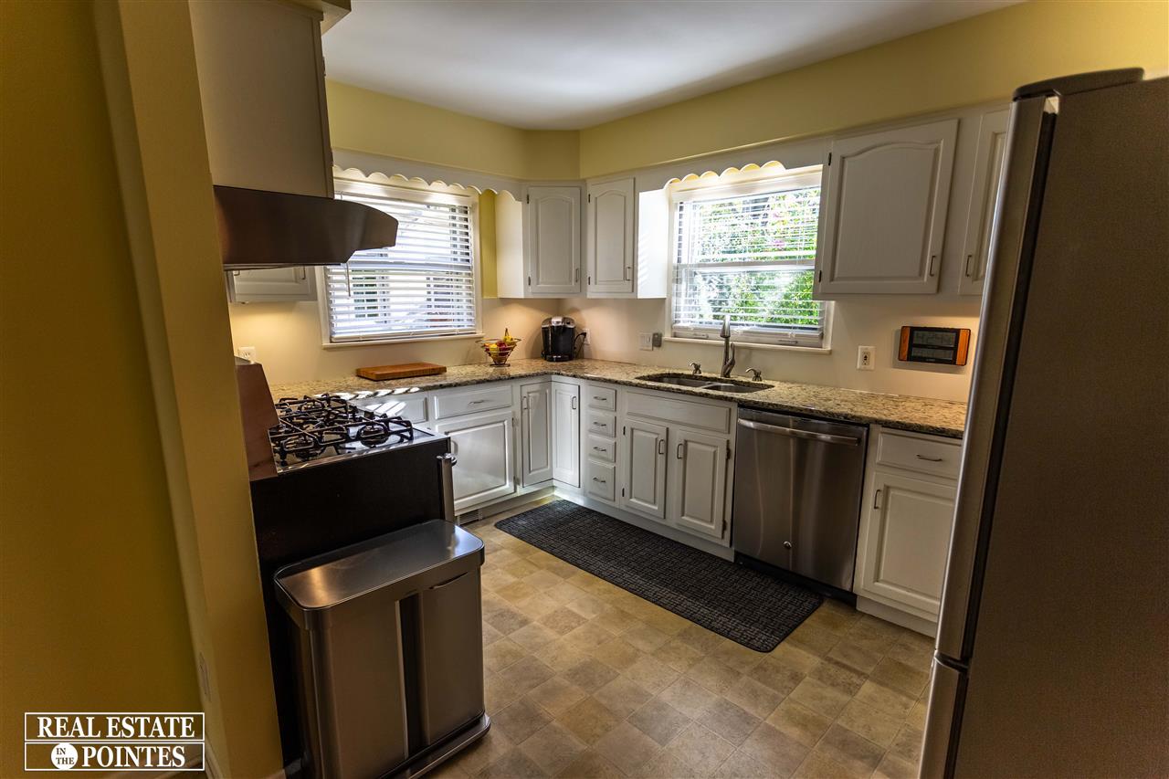 1739 Littlestone Road Grosse Pointe Woods, MI 48236 - Photo 8 of 22