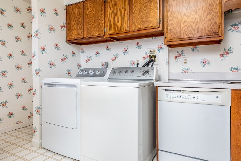 402 Paradise Road, Unit 3S Swampscott, MA 01907 - Photo 14 of 32
