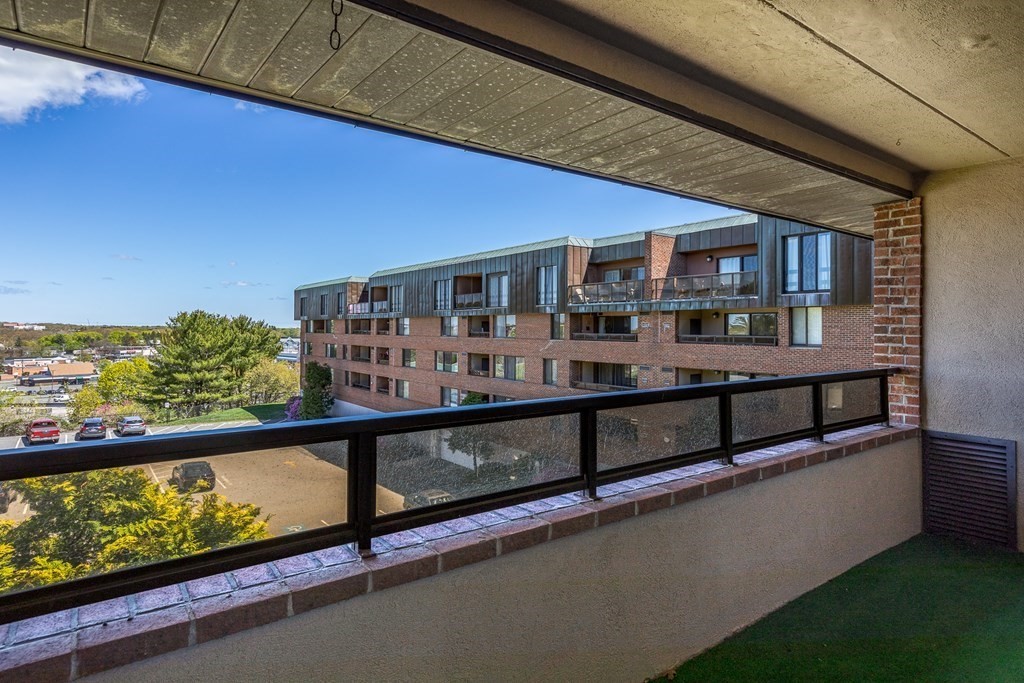 402 Paradise Road, Unit 3S Swampscott, MA 01907 - Photo 28 of 32
