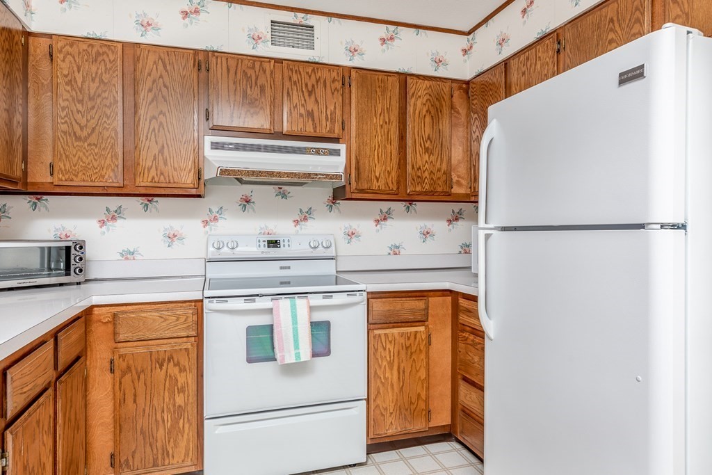402 Paradise Road, Unit 3S Swampscott, MA 01907 - Photo 10 of 32