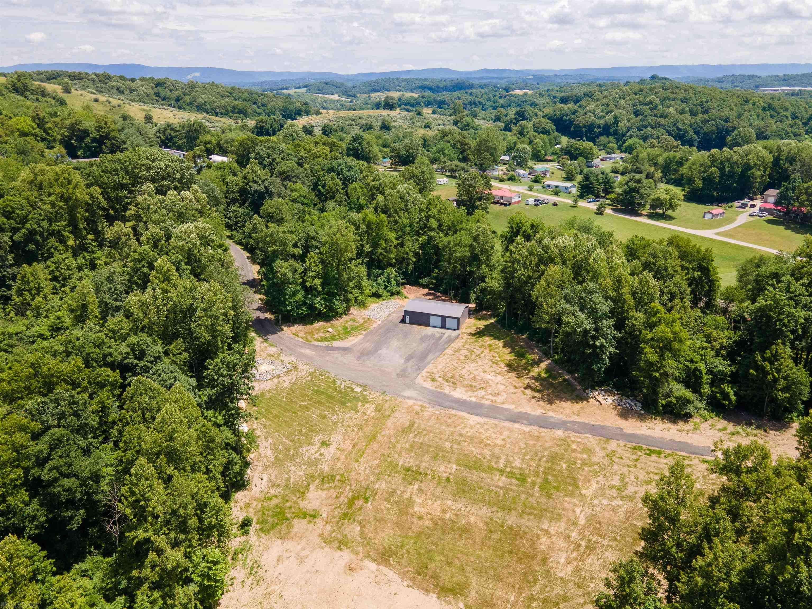 2252 Curve Road Pearisburg, VA 24134 - Photo 21 of 38 Gallery Image 21