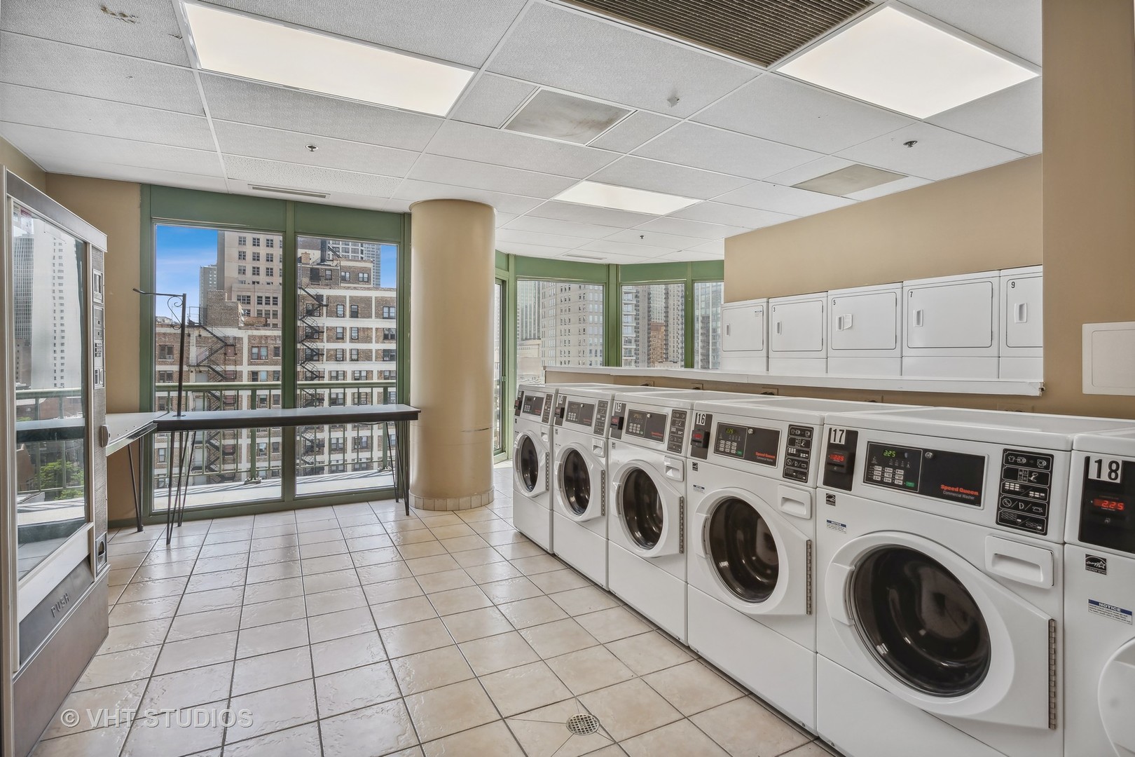 111 West Maple Street, Unit 3011 Chicago, IL 60610 - Photo 10 of 11 a utility room with dryer and washer