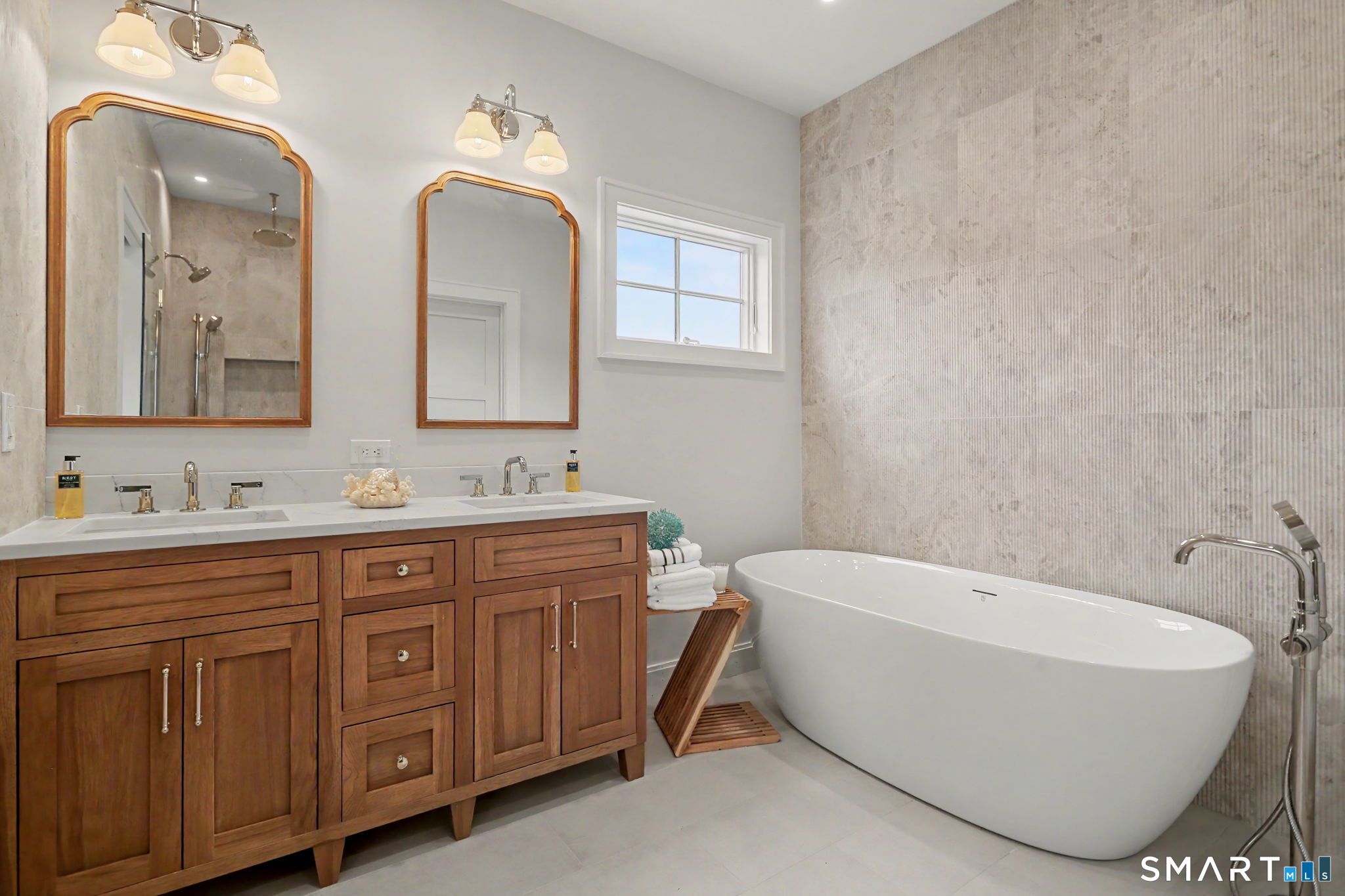 96 Clinton Street Fairfield, CT 06824 - Photo 18 of 34 a bathroom with a tub sink and mirror