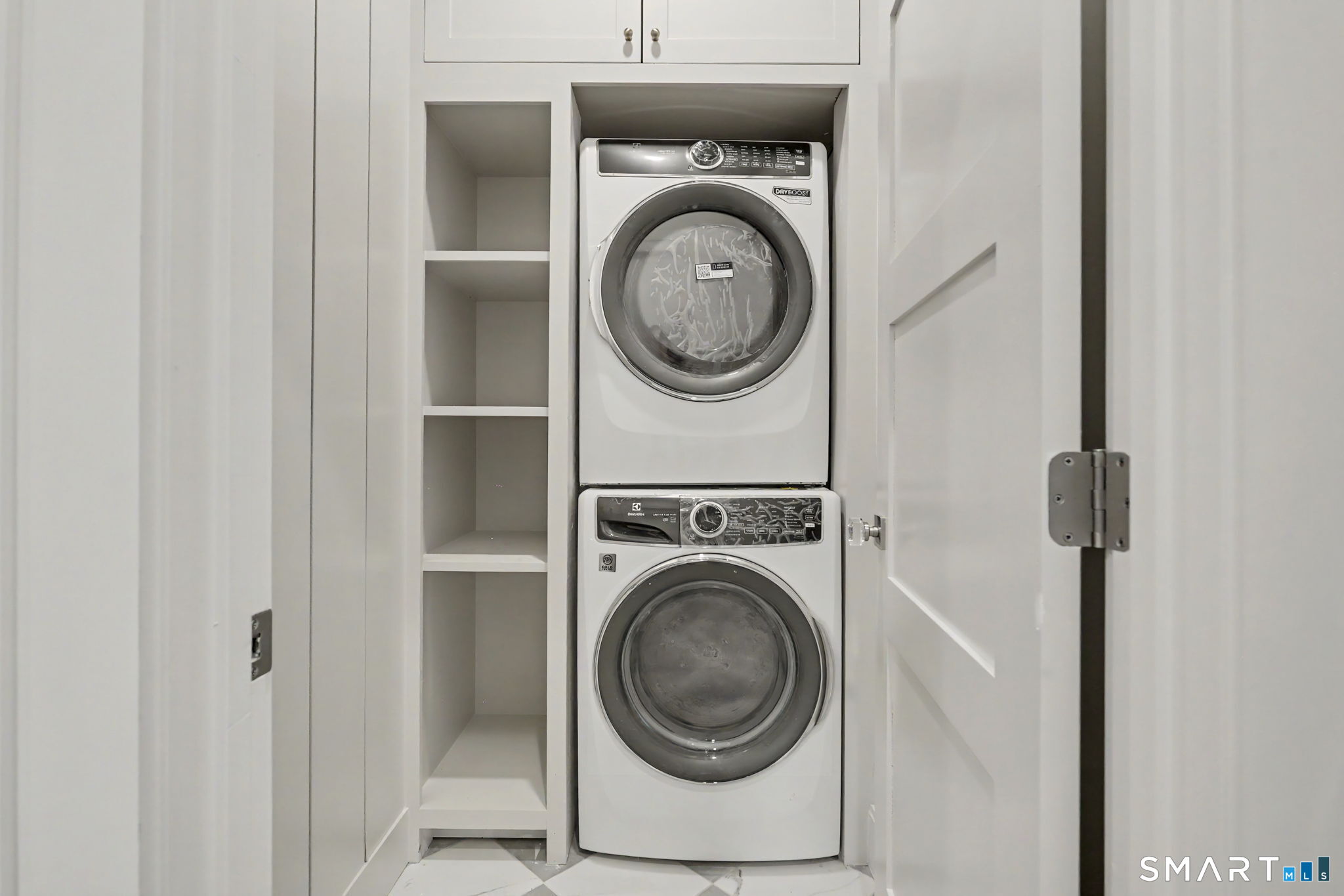 96 Clinton Street Fairfield, CT 06824 - Photo 23 of 34 a utility room with dryer and washer