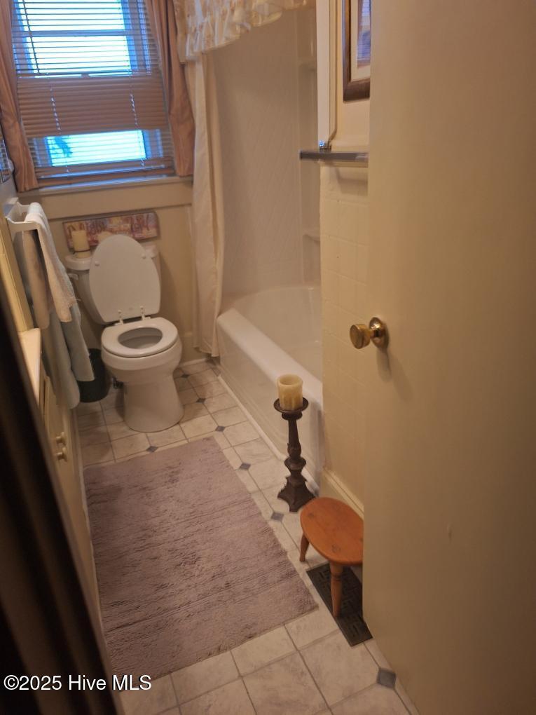 206 North McCaskey Road Williamston, NC 27892 - Photo 4 of 26 Bathroom