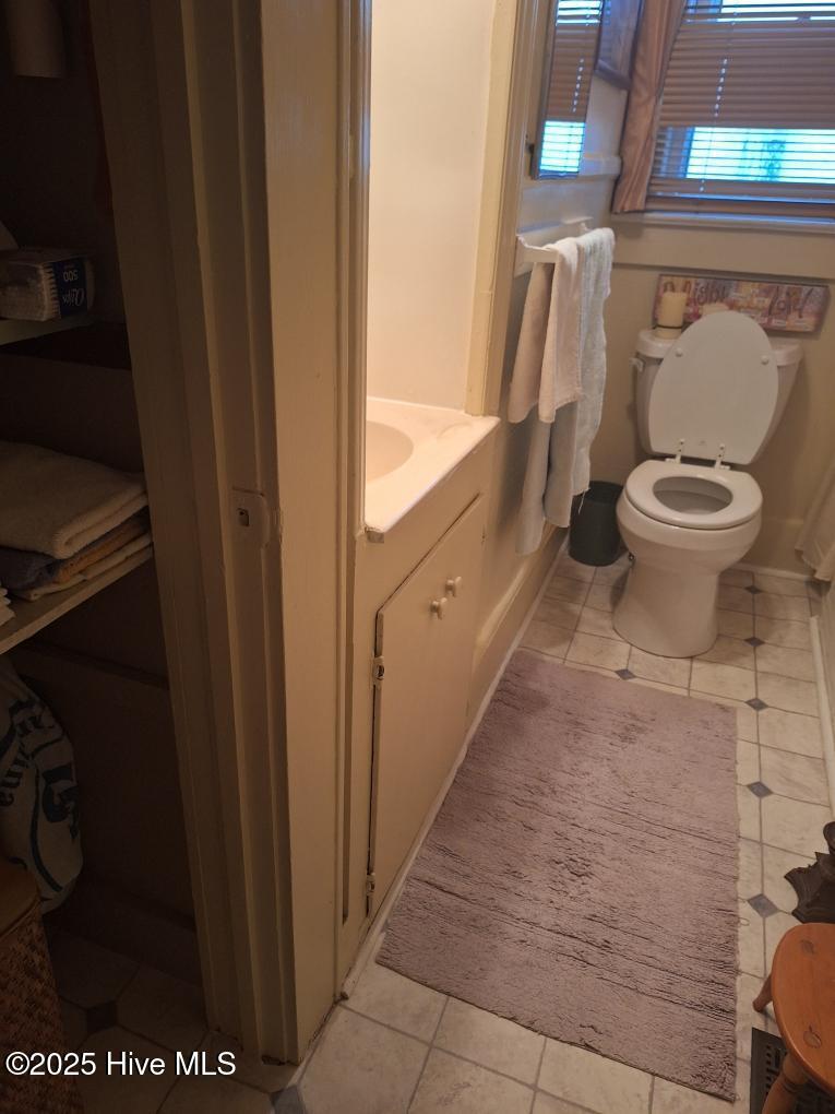 206 North McCaskey Road Williamston, NC 27892 - Photo 5 of 26 Bathroom 2