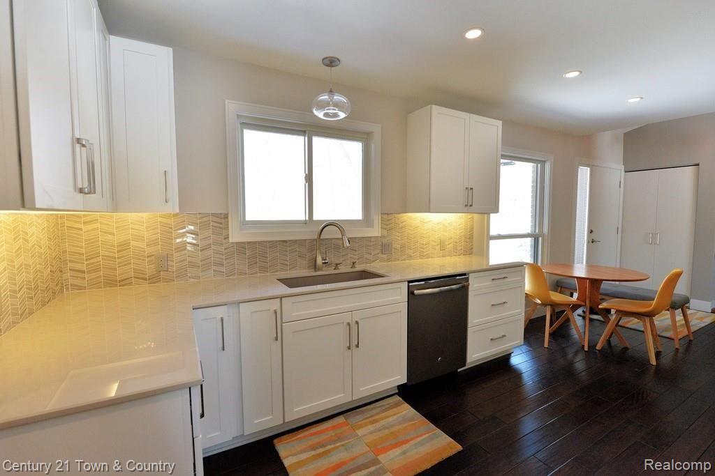 180 Wimberly Drive Rochester Hills, MI 48306 - Photo 3 of 42