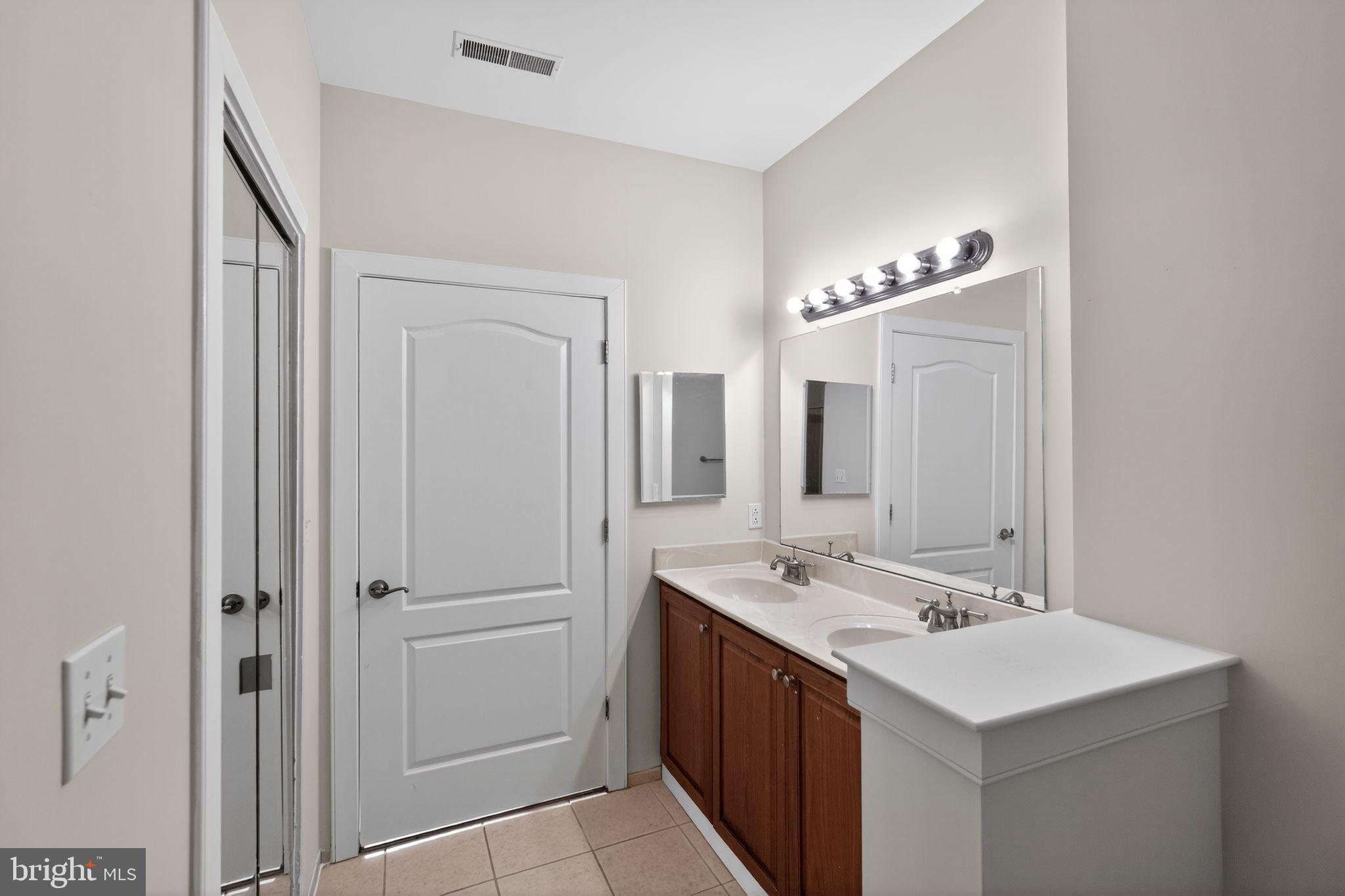 1630 Welsh Road, Unit 25D Philadelphia, PA 19115 - Photo 19 of 24
