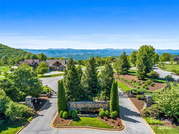 $500,000 | 99999 North Snow Ridge Drive, Unit 11, Fairview, NC 28730