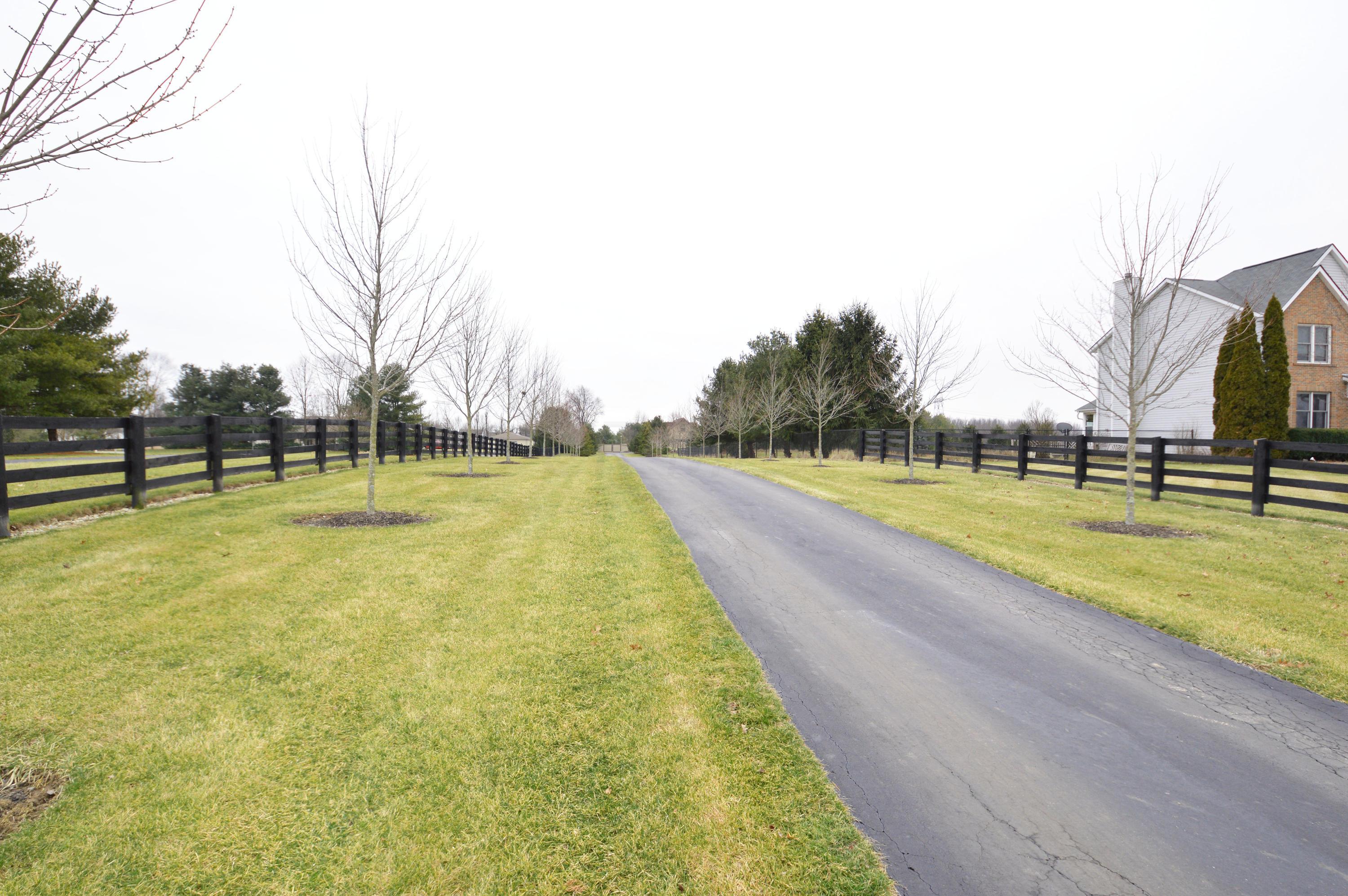 4267 Clark-Shaw Road Powell, OH 43065 - Photo 4 of 97 Gallery Image 4