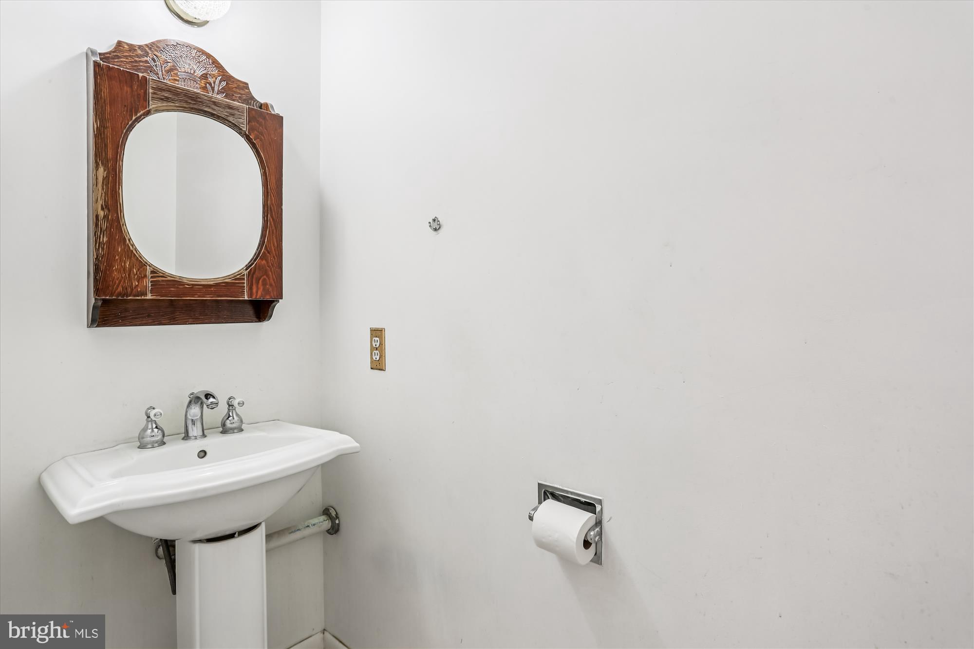 22820 Shiloh Church Road Boyds, MD 20841 - Photo 30 of 42 Main level half bath