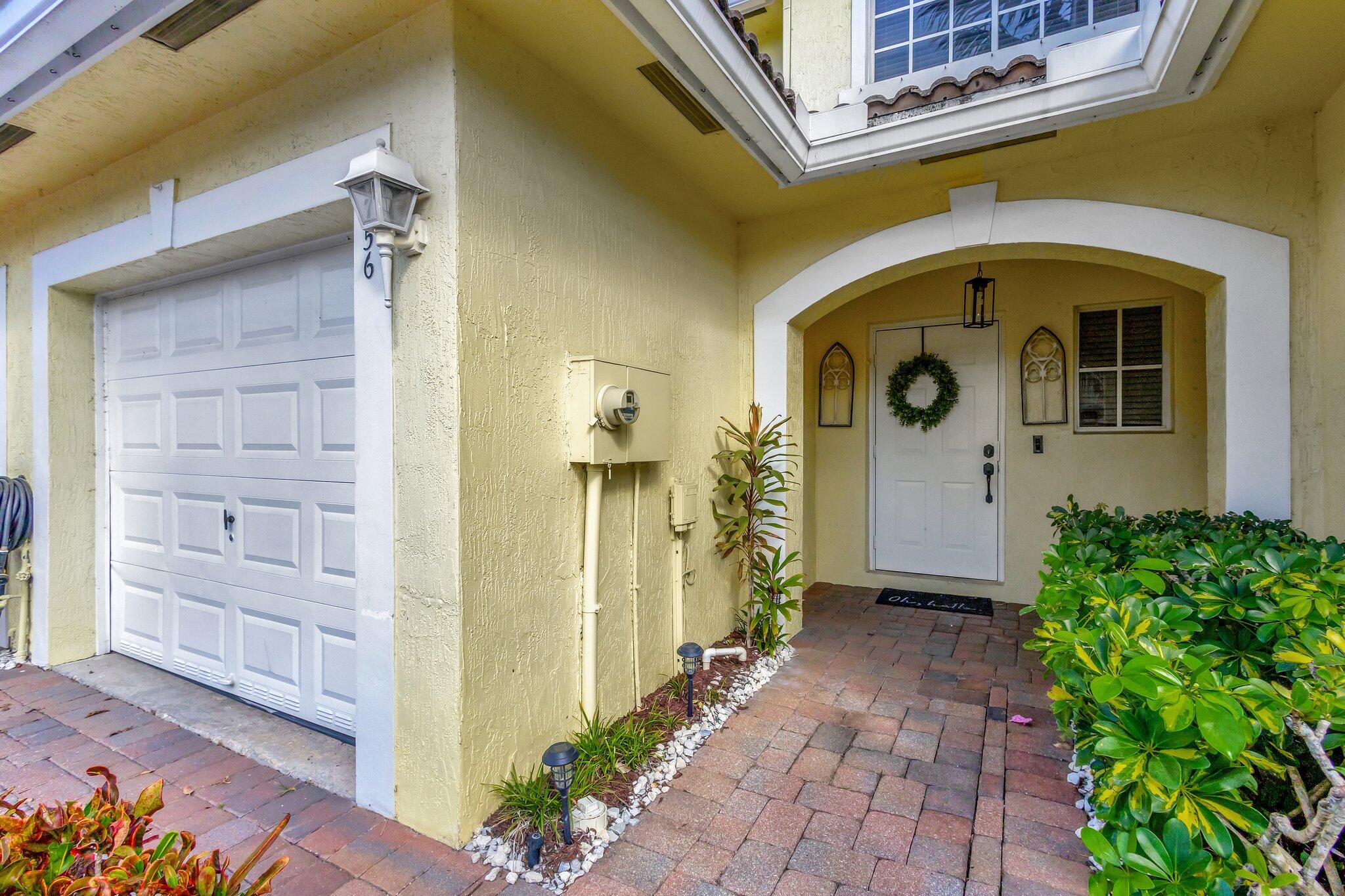 756 Imperial Lake Road West Palm Beach, FL 33413 - Photo 4 of 30 FRONT ENTRY WAY