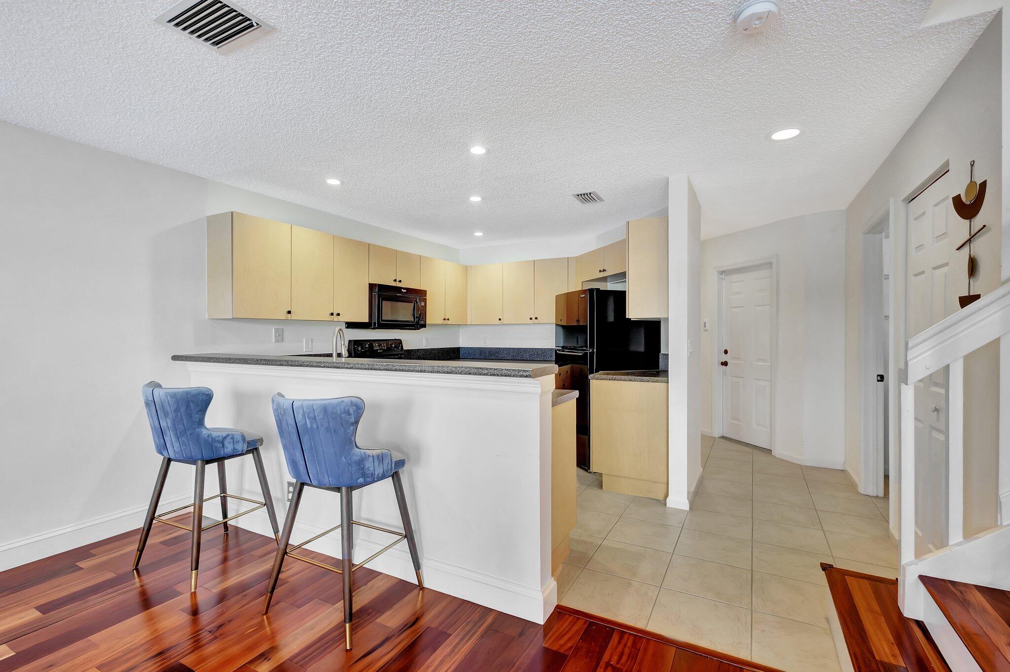 756 Imperial Lake Road West Palm Beach, FL 33413 - Photo 6 of 30 KITCHEN/BAR