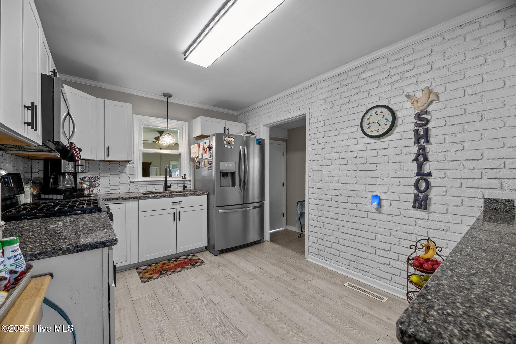 219 Bryan Street Havelock, NC 28532 - Photo 12 of 39 Kitchen