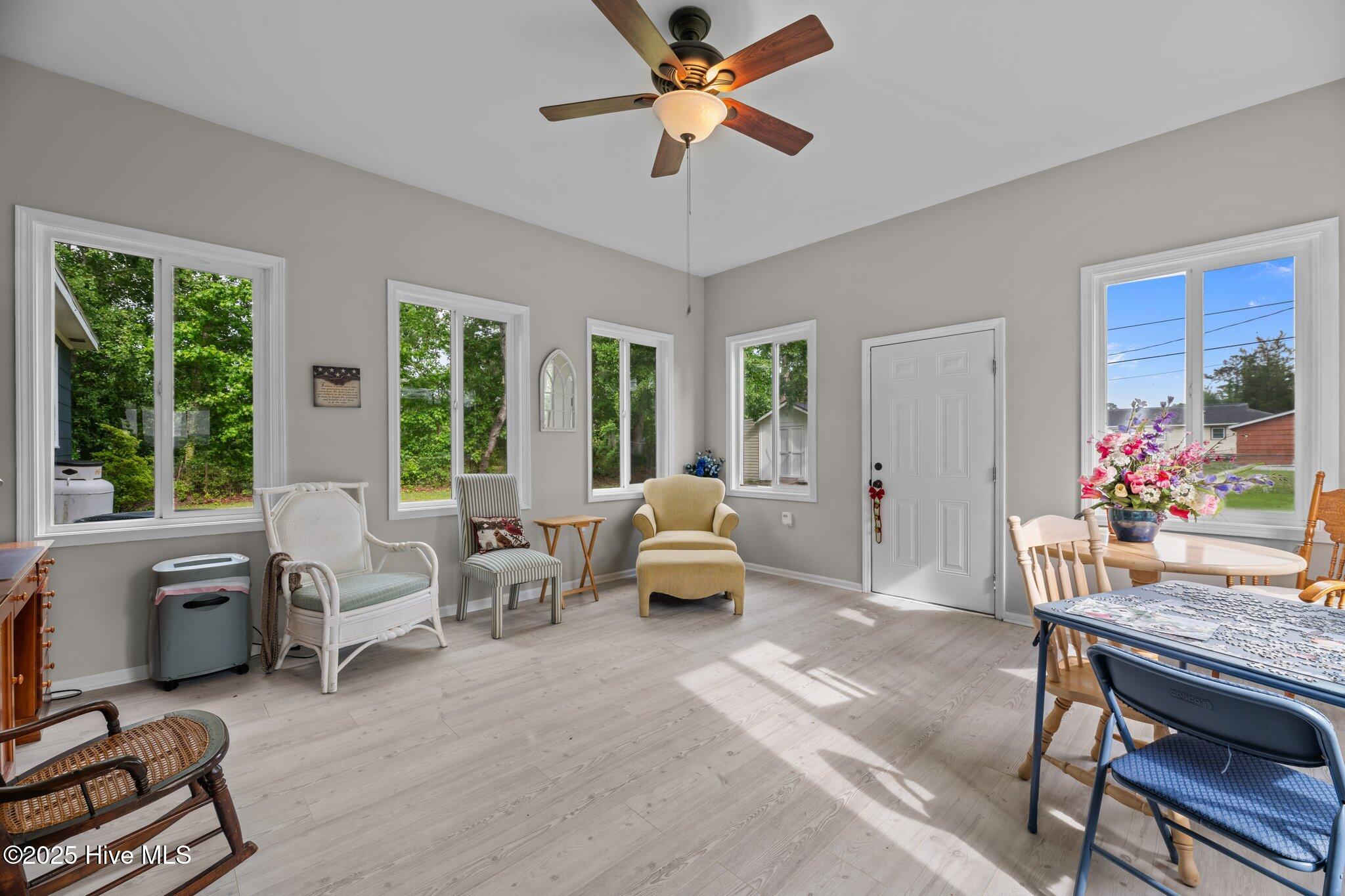 219 Bryan Street Havelock, NC 28532 - Photo 19 of 39 Sun room/office