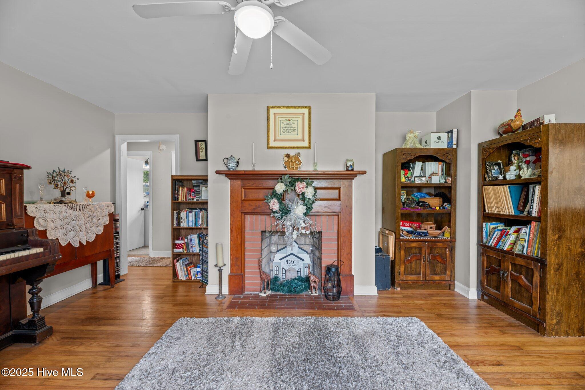 219 Bryan Street Havelock, NC 28532 - Photo 8 of 39 Living room