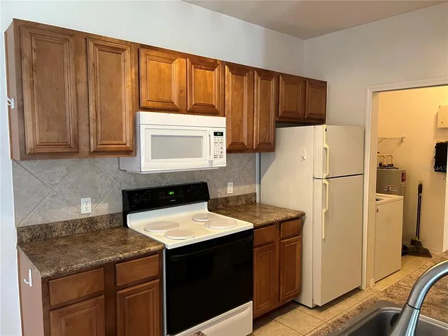 $1,500 | 8387 38th St Circle East, Unit 106, Sarasota, FL 34243