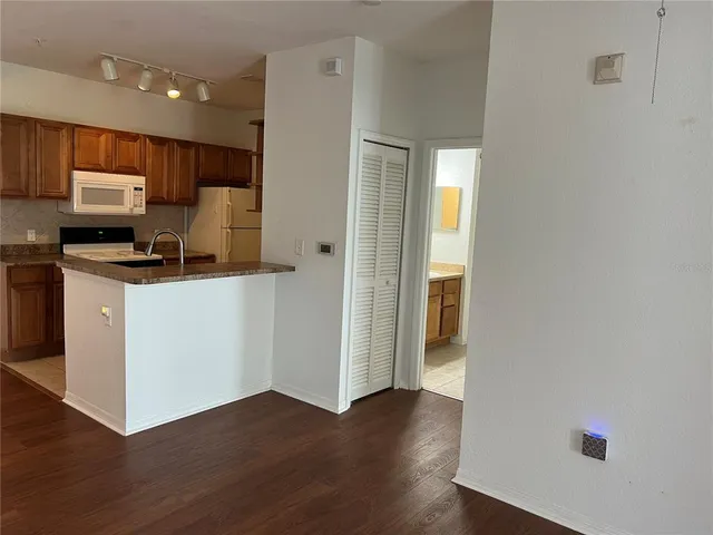 $1,500 | 8387 38th St Circle East, Unit 106, Sarasota, FL 34243