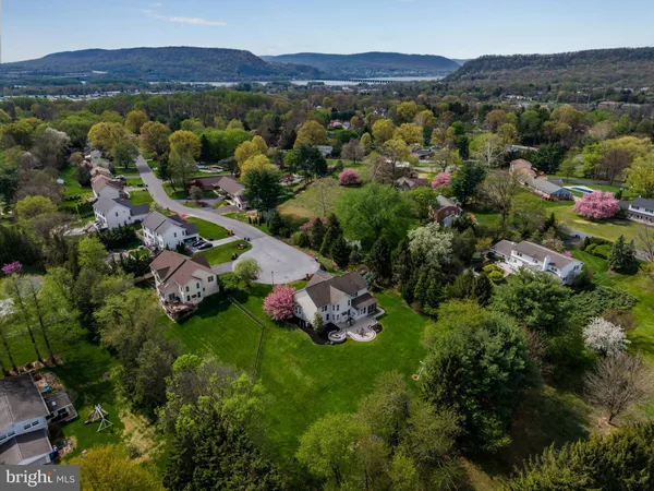 $699,900 | 1517 Smokehouse Lane, Harrisburg, PA 17110