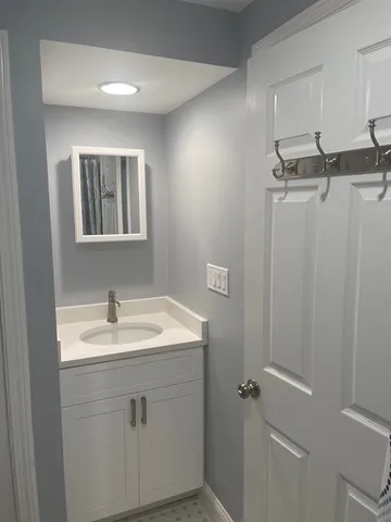 $2,000 | 129 Pleasant Street, Unit 5, Weymouth, MA 02190