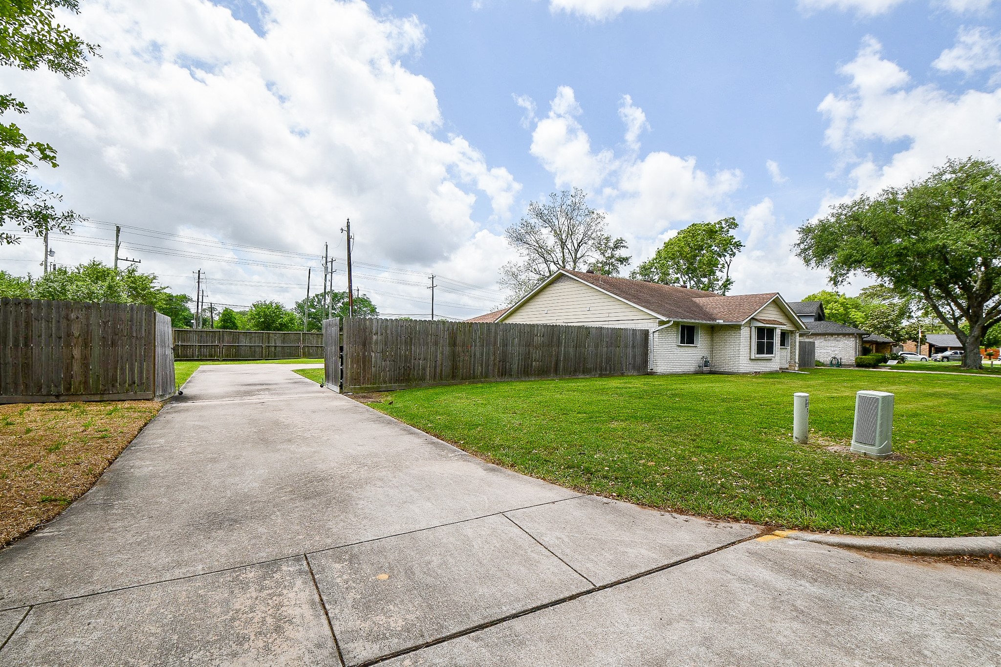 2101 Roland Rue Street Pearland, TX 77581 - Photo 2 of 20