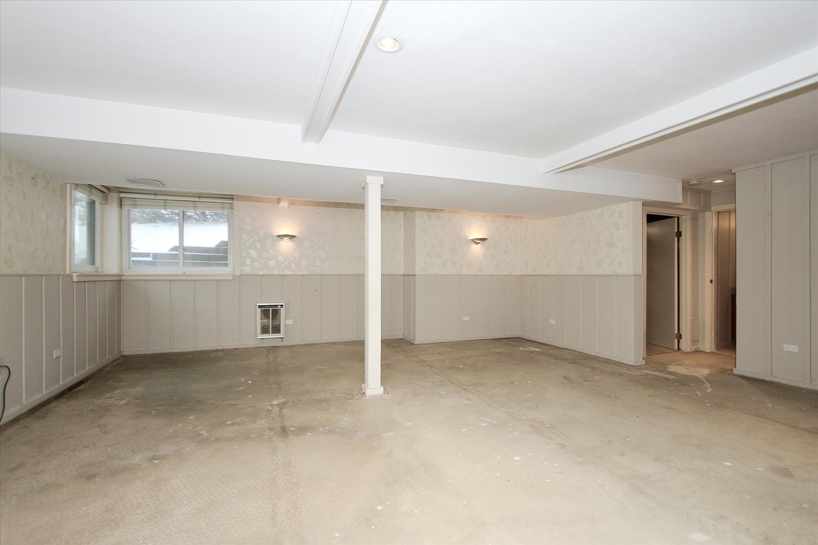 299 Mallard Point, Unit D Lake Barrington, IL 60010 - Photo 18 of 30 an empty room with windows