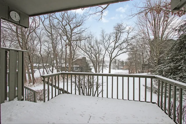 $350,000 | 299 Mallard Point, Unit D, Lake Barrington, IL 60010