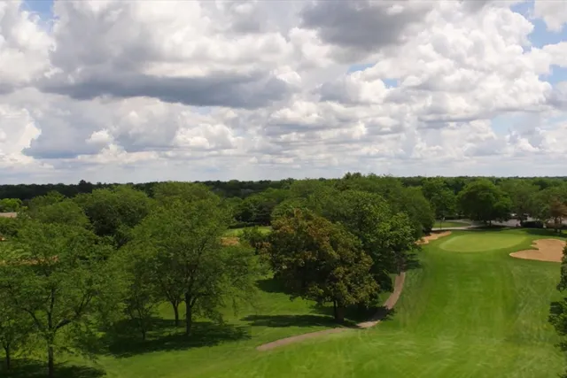 $350,000 | 299 Mallard Point, Unit D, Lake Barrington, IL 60010