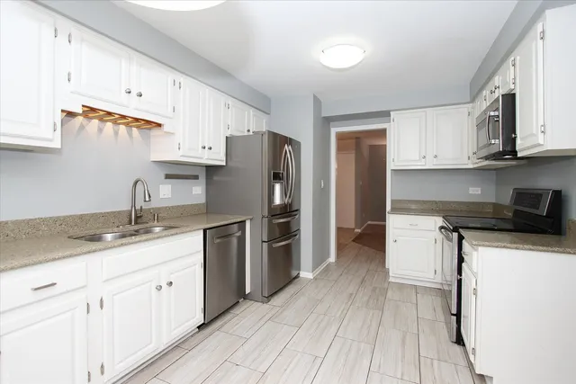 $350,000 | 299 Mallard Point, Unit D, Lake Barrington, IL 60010