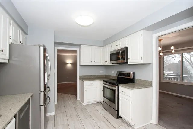 $350,000 | 299 Mallard Point, Unit D, Lake Barrington, IL 60010