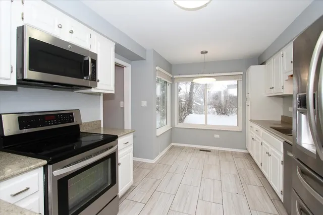 $350,000 | 299 Mallard Point, Unit D, Lake Barrington, IL 60010