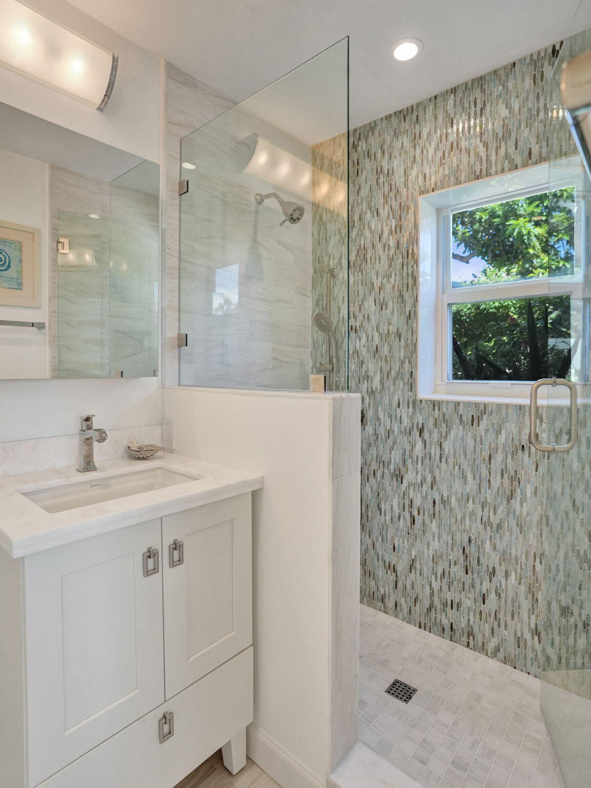 3207 Dover Road Pompano Beach, FL 33062 - Photo 33 of 57 En-suite Bathroom
