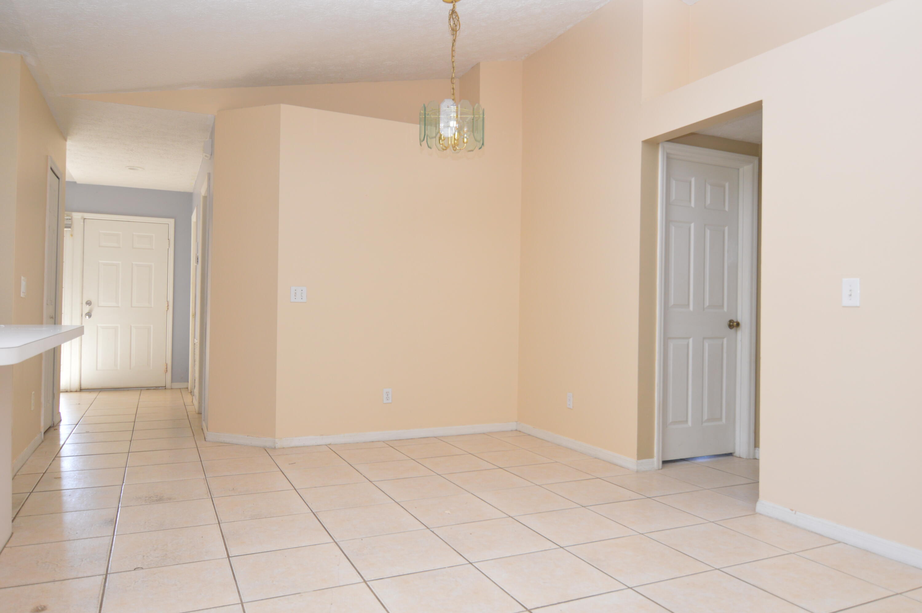 305 Southwest Duxbury Avenue Port St. Lucie, FL 34983 - Photo 5 of 10 eat-in