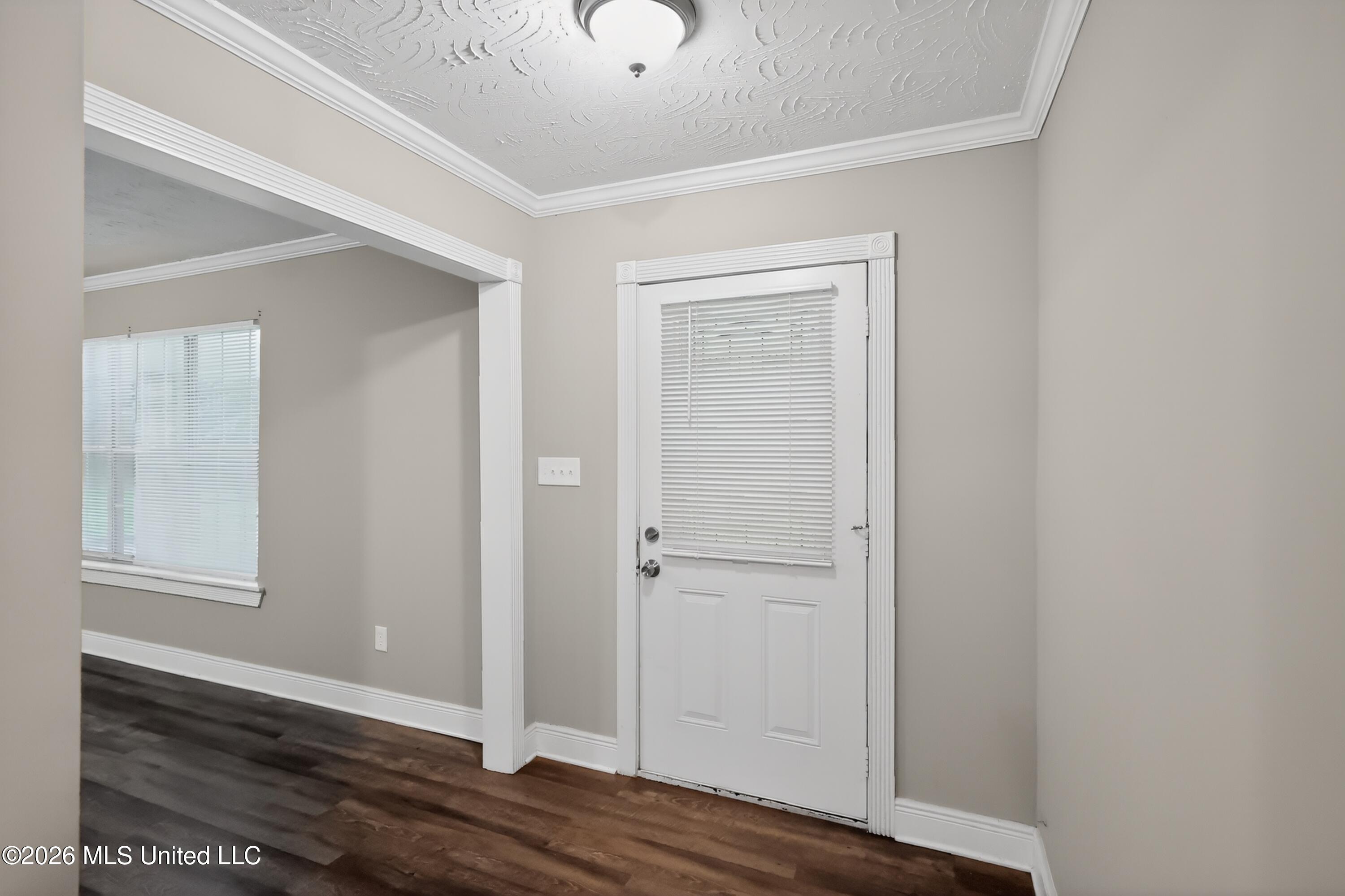 4003 West Lake Road Jackson, MS 39212 - Photo 9 of 38 09_4003_W_Lake_Rd-Foyer-5501