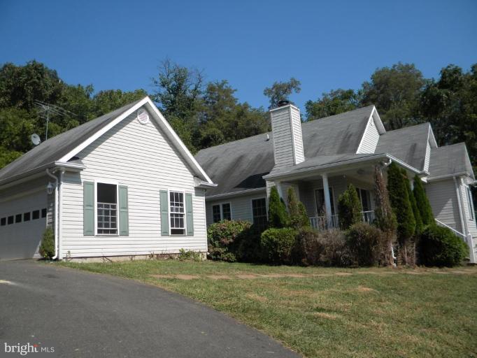 13432 Hume Road Hume, VA 22639 - Photo 2 of 13 Exterior #2