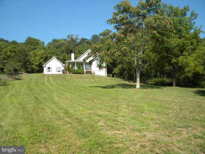 13432 Hume Road Hume, VA 22639 - Photo 3 of 13 Exterior #3