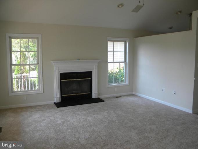 13432 Hume Road Hume, VA 22639 - Photo 4 of 13 Living Room