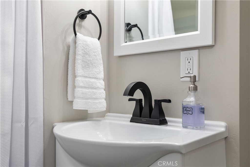 1636 Spring Street Paso Robles, CA 93446 - Photo 8 of 53 Bathroom